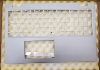 DELL Palmrest bez touchpadu pro DELL Latitude 5520 - X6FPW